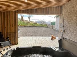 The Stables with Hot Tub, Hotel in Cray