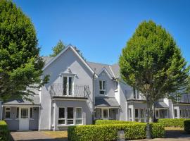 Mount Wolseley Manor Resort Houses, Hotel in Tullow