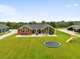 Villavilla 472 - Grenå Strand, Østjylland、グレーノのホテル