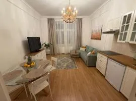 Spacious Spa Zone Home for 4 , Nearby Parking