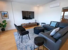 Elegant Condo - Balcony Pool & Stunning View