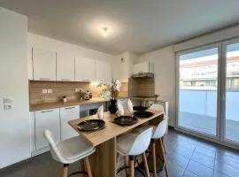 Le Casual avec parking - 5 pers - Proche Gare Vénissieux - à 15 min de Lyon