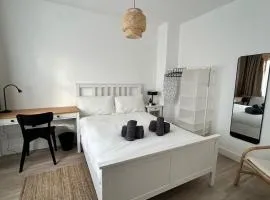 Luxury Suits on Piccadily Line Room No3