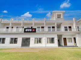 Hotel O UTSAV LAWN AND HOTEL, hotel sa Chinhat