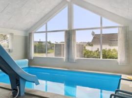 Stege में Villavilla 427 - R&aring;bylille Strand, Lollandfalster, हॉट टब वाला होटल