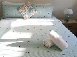 Victoria Point Queen bed & Breakfast