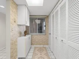 Ocean Front 2-bed, 2-bath 6th-floor comfy and inviting condo unit on Hutchinson Island