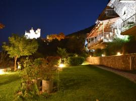 Hotel Papanikola, hotell i Piána