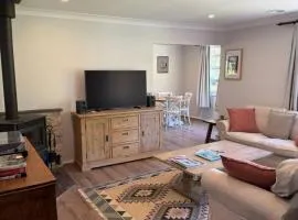 Lyrebird Lodge - 350m to blackheath village, 3 bdr, pet friendly, sunroom