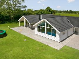 Stege में Villavilla 349 - R&aring;bylille Strand, Lollandfalster, हॉट टब वाला होटल