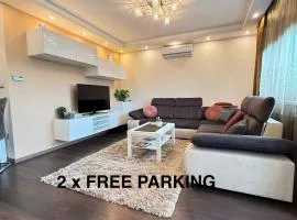 Local-Lux Apartment 3 Rooms - 2 x Free Parking & Balcony