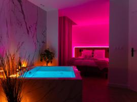 Pink Eden Jacuzzi Suite Luxury Escapade Romantique, hotel i Saint-Maurice