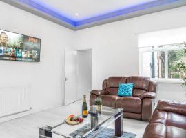 Spacious Five Bed House - Parking - Sleeps 13 - Terrace - Netflix Wi-Fi 974PS, hotel v Birminghamu