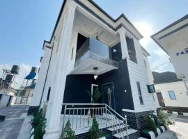 Phienu Apartment & Suite, hotel con estacionamiento en Mama