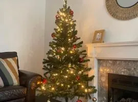 University View-Off-Street Parking-Sleeps 8-Fast WiFi