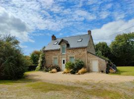 Maison de campagne avec jardin - Proche de l'océan, Hotel in Camoël