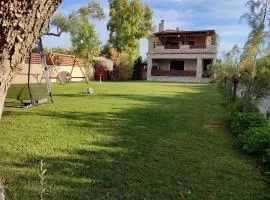 George's family friendly maisonette with great exterior