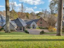 World Cup Luxury estate w fire pit & patio