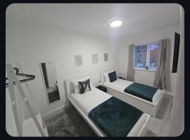 Luxury 5-Bedroom Peaceful, Modern Family-Friendly, hotel a Sleightholme