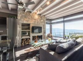 Deluxe Villa by White Hills Outdoor Hot Tub, hotel en Arájova