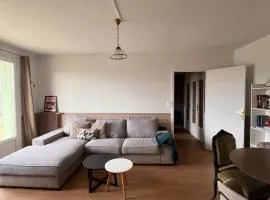 Auxerre City Center Spacious 2-bedroom - Chez Margaret