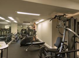 فندق Mayfair، فندق في أديلايد