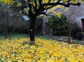 L'Ostal des Embruscalles, hotel i Claret