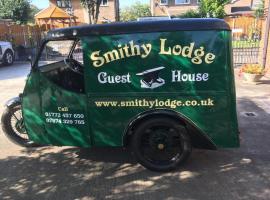 smithy lodge guest house, hotel v destinaci Leyland