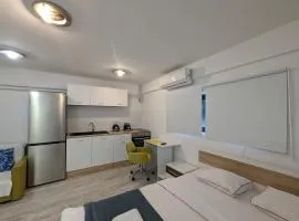 Cozy Studio w King-Size Bed