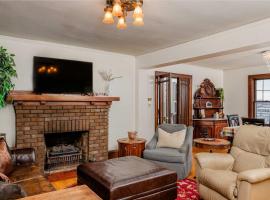 Brick River Escape 1909 Historic Home, Hotel in Kaukauna