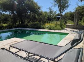 Posada Abrazo Serrano en Carpintería, hotel em Carpintería