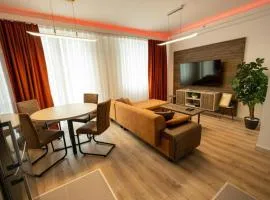 Luxury 19th Floor Condo with Pool, Gym City View