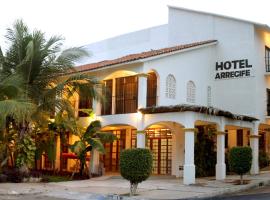 Hotel Arrecife Huatulco Plus，聖克魯斯瓦圖爾科華渡口國際機場 - HUX附近的飯店