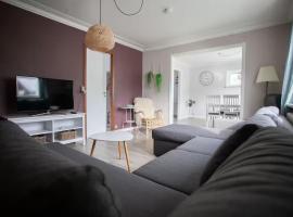 Large and Spacious 4BR Apartment Near Airport, готель у місті Miðvágur