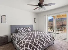 Covered Patio • Desert Views • Near Joshua Tree