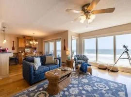 Sur La Plage-Oceanfront & Pool