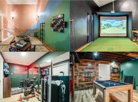 Epic Poconos Pad - Pool - Hot Tub - Gym - Golf Sim