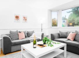 Four Bed House - Garden - Parking - Speed Wi-Fi 75CMR, hotel in Birmingham