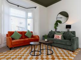 Spacious 3BR • WiFi • Parking • Contractor Stay, hotel i Monkwearmouth