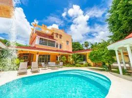 5 Bedroom Luxury Villa with Private Pool and Security - fits 12