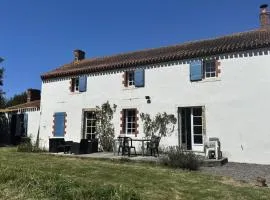 Maison à Saint Julien des Landes - Gîte Les Fragonnettes MAE-1871