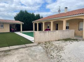 Maison bien située pour une escale、ボエのホテル