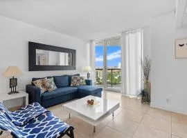 Apt w/2 Queen Beds & Canal View at Tides