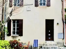 Maison à Entrechaux - Maison de Village sous le Chateau MAE-9031