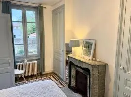 Le Pavillon - parking - proche métro D et tram T2 T5