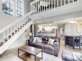 Updated Two-Bedroom with Three King Beds Loft & Two Baths, hotel v destinácii Aurora