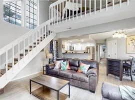 Updated Two-Bedroom with Three King Beds Loft & Two Baths