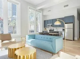 2 Units Steps to the French Quarter Bourbon St The Harlequin by AvantStay