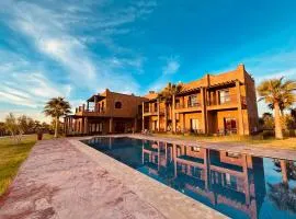 La Hacienda Private Villa with Pool & Palm Garden