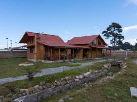 Spacious Villa for 16 Guests Just 5 Minutes from the Park, hotel di La Ciudad